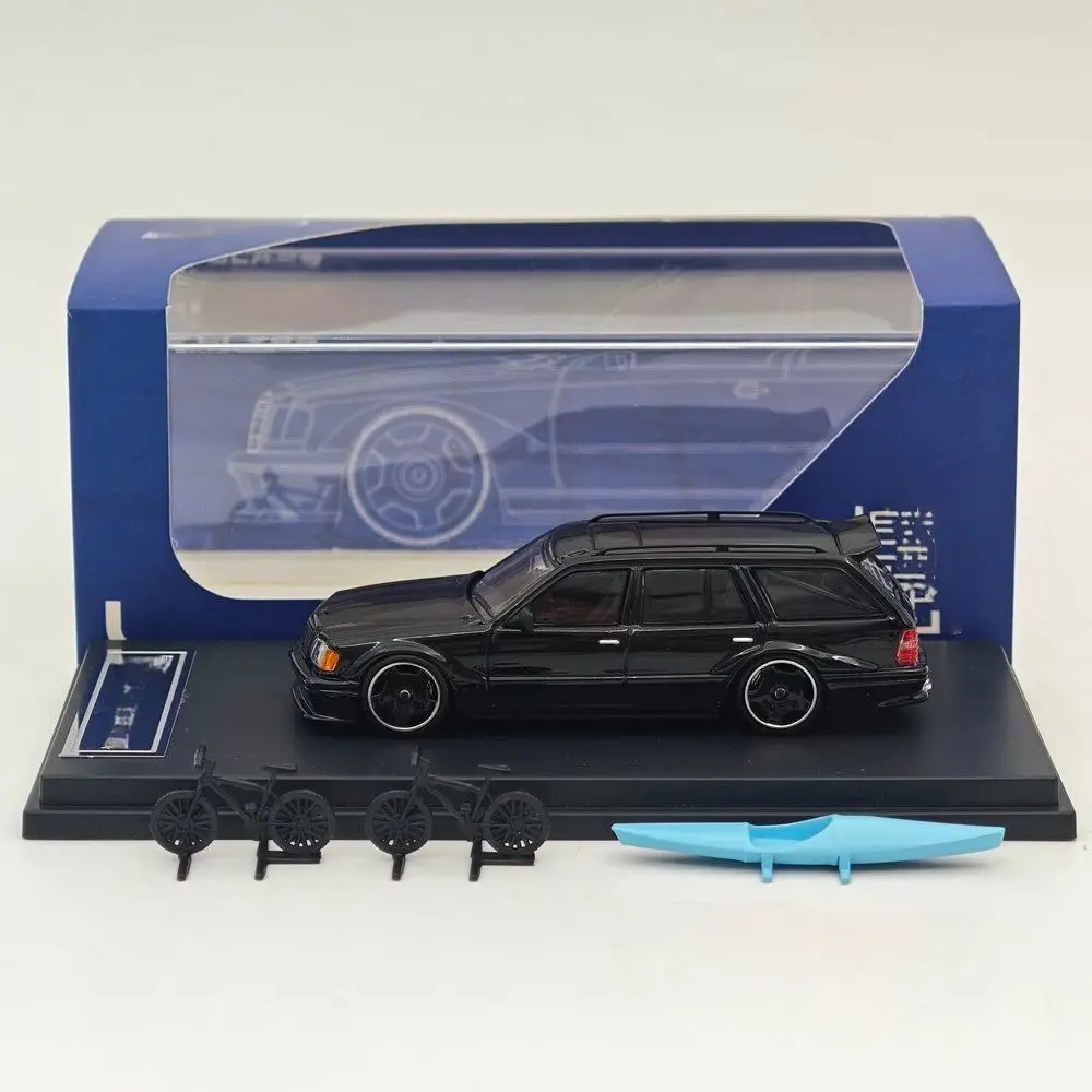 Vista lateral del modelo a escala 1:64 del Estate S124 2.5-16 EVO II