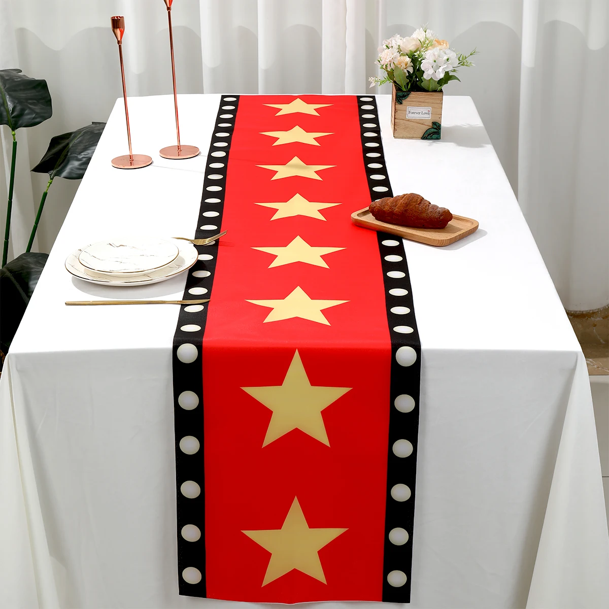 أسود أحمر مع الذهب ستار فيلم ليلة الجدول عداء الفيلم موضوع تصميم فيلم ليلة حزب الديكور للفيلم ليلة حزب ديكور