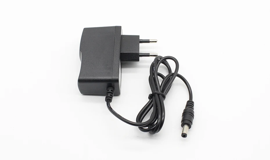 Alimentatore AC 16V 2A Con Spina 5.5x2.1mm E Punte Multiple (Generico)