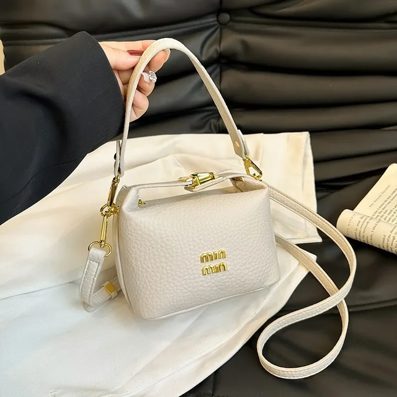 

2025 New Foreign Style Simple Small Square Bag Fashionable Trendy Texture Large Capacity Shoulder Bag Commuter Messenger Bag