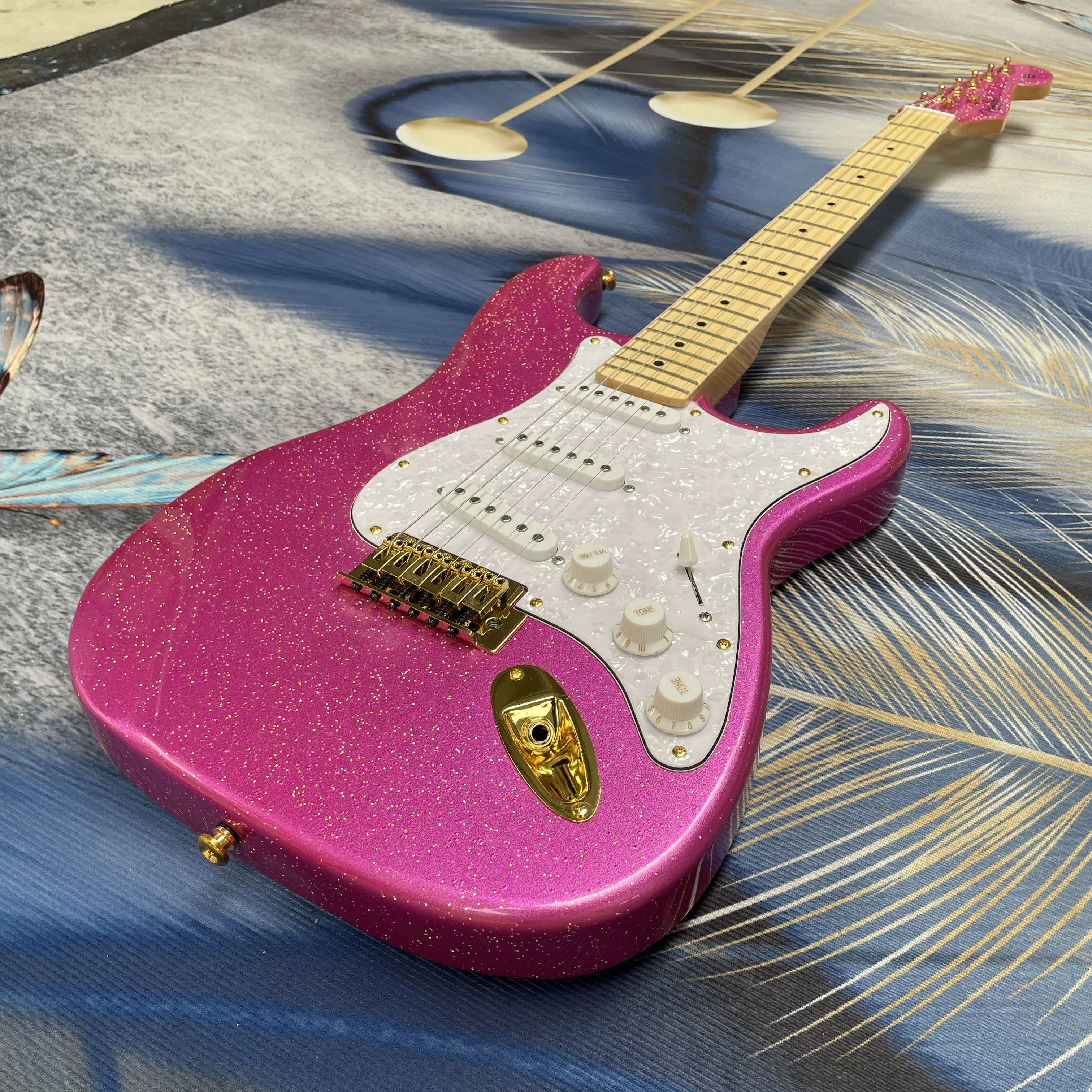 6-string flash pink large-grain electric guitar with white pickguard,SSS pickups gold hardware guitars.Rock performance guitarra view 5
