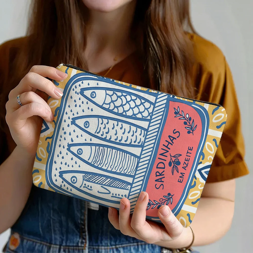 Vintage Sardine Can Clutch, Southern European Style Makeup Bag Blue and Pink Hand-Painted Fish Zipper Pouch Fresh Small Item Bag
