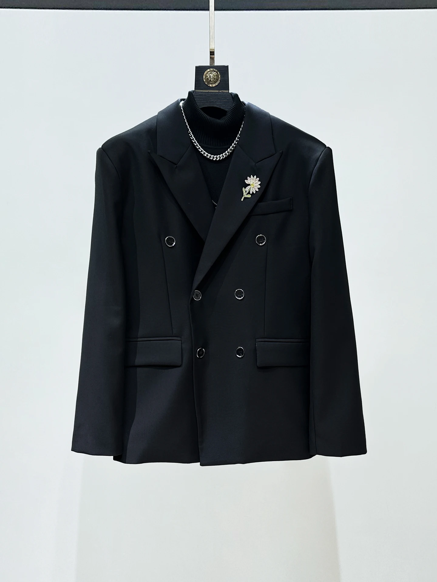 

Original Home Casual Bla Double-Buttoned Men's Suit Jaet with Daisy Decoration Loose Fit Classic Sle Long Sve Coat