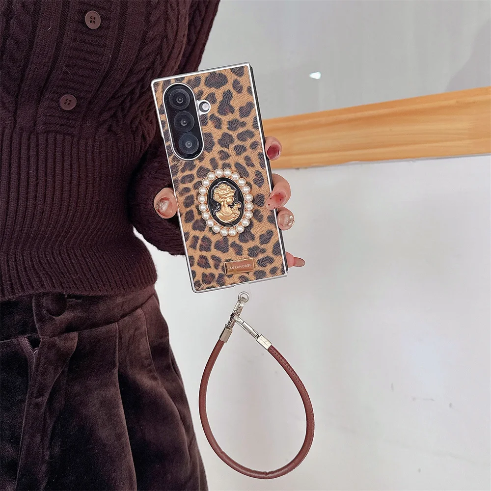 

Epoxy Gliiter Sequins Phone Case For Samsung Galaxy Z Fold 7 Fold 6 Fold 5 Cover with Chain Korean Cases Cute Pearl Girl Fundas