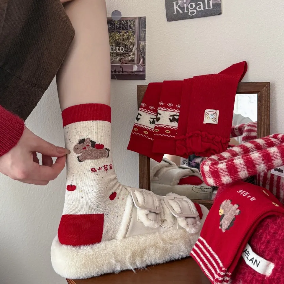 جوارب 2025 25 عامًا من الحظ السعيد في العام الجديد، نسائي من القطن الممشط الأحمر اللطيف برسوم كرتونية سنة الحصان