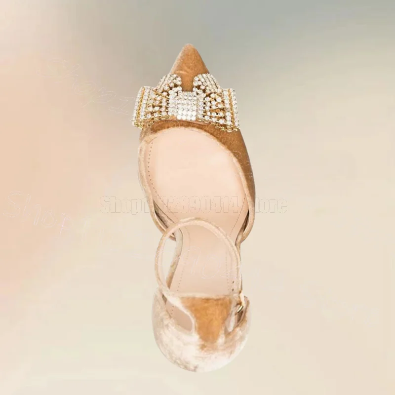 Cristal arco nó bege camurça apontou toe bombas fivela cinta sapatos femininos finos saltos altos festa banquete 2025 zapatos para mujere