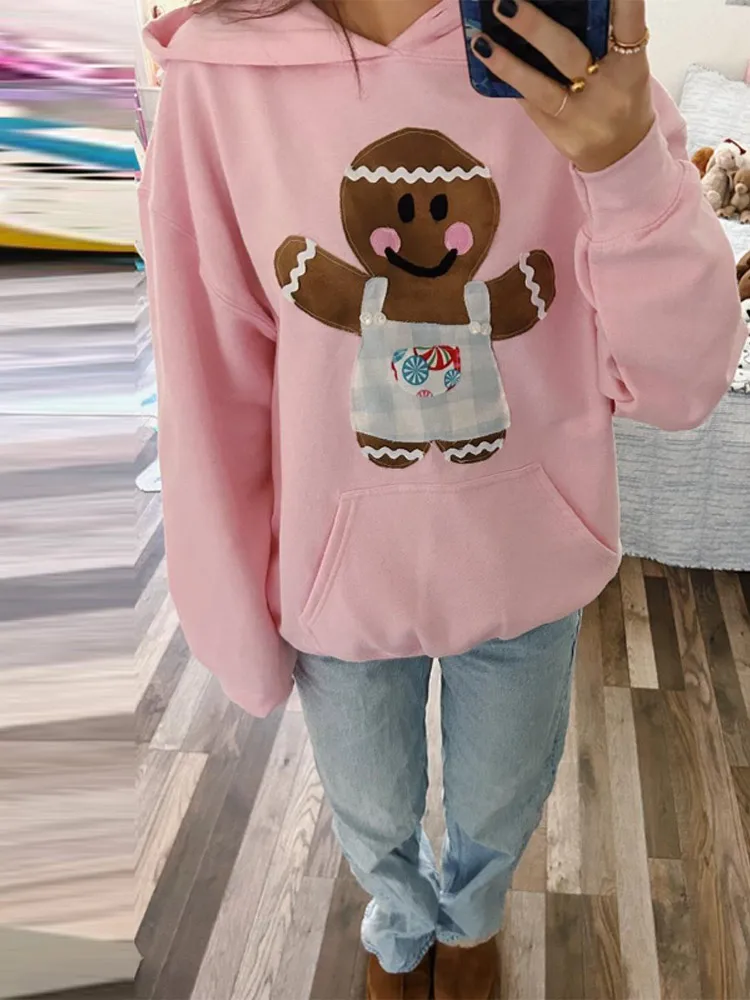 

Повседневная розовая толстовка с рисунком пряничного человечка, милый пуловер с длинными рукавами и карманами с капюшоном, осенний повседневный уличный наряд с принтом