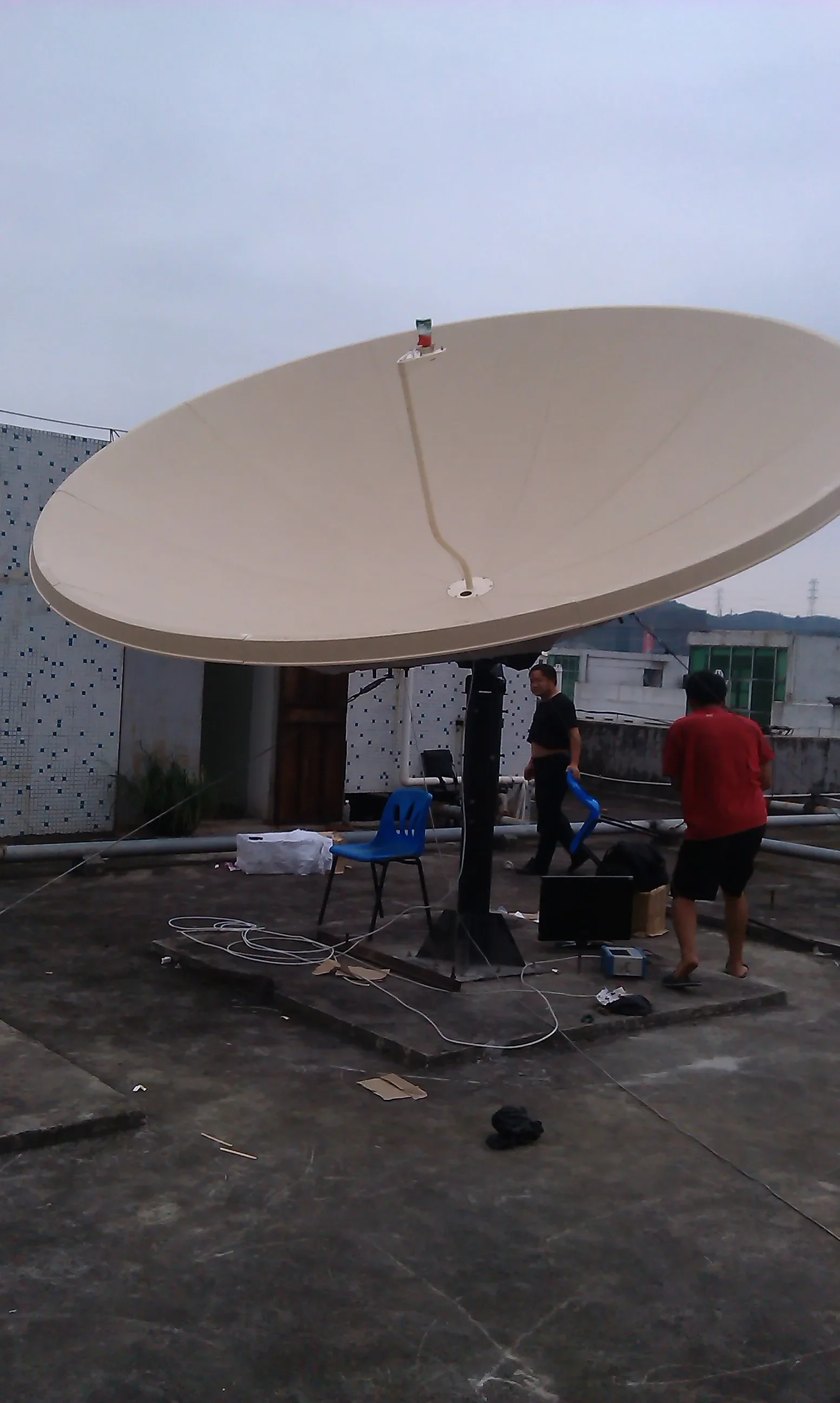 C-Band Carbon Fiber Precision molded reflector satellite dish WITH and all necessary accessories