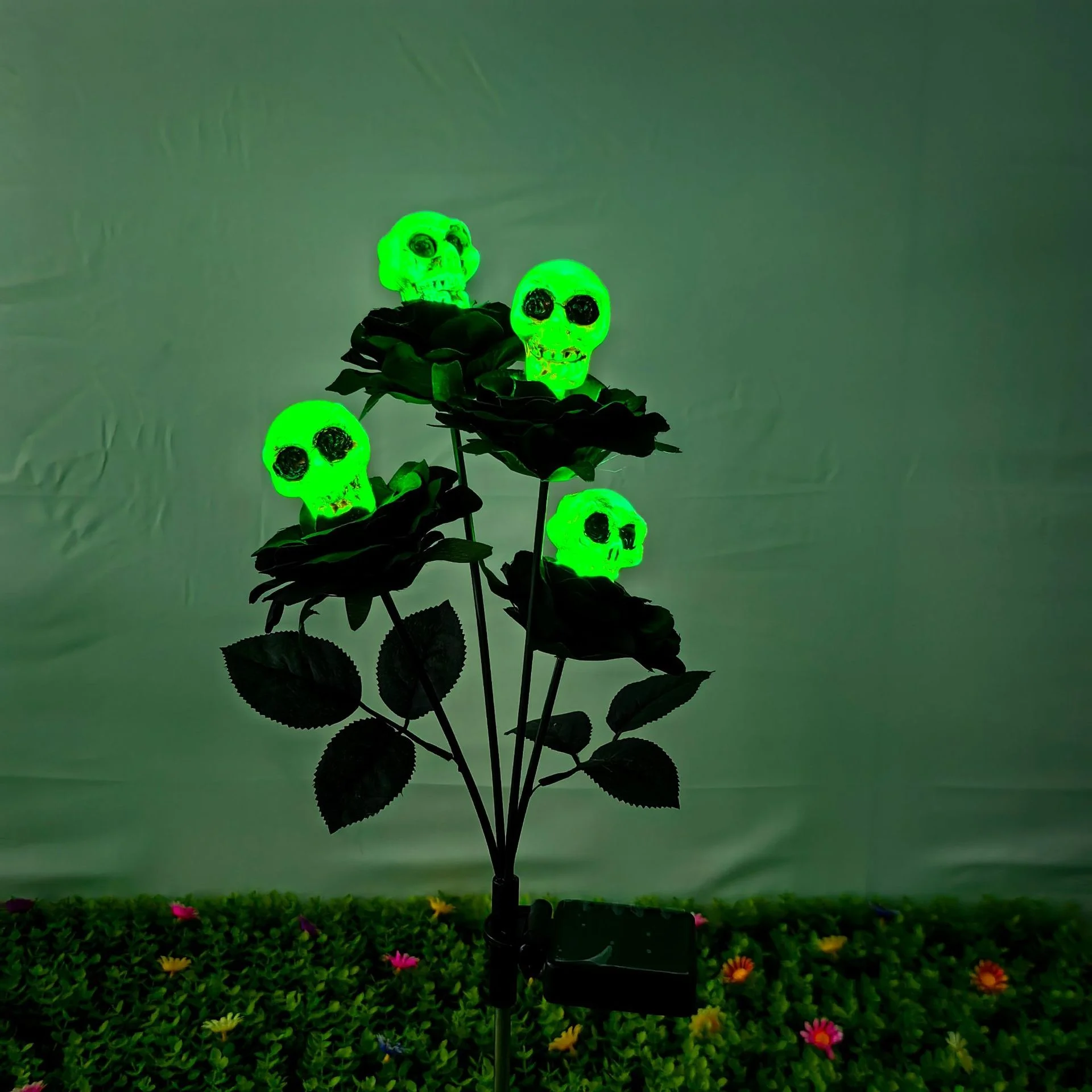 Halloween Skull Lamp Animated Green Rose Skull Lamp Outdoor Scary Skull Stake Atmosphere Garden Patio Decorative Lights