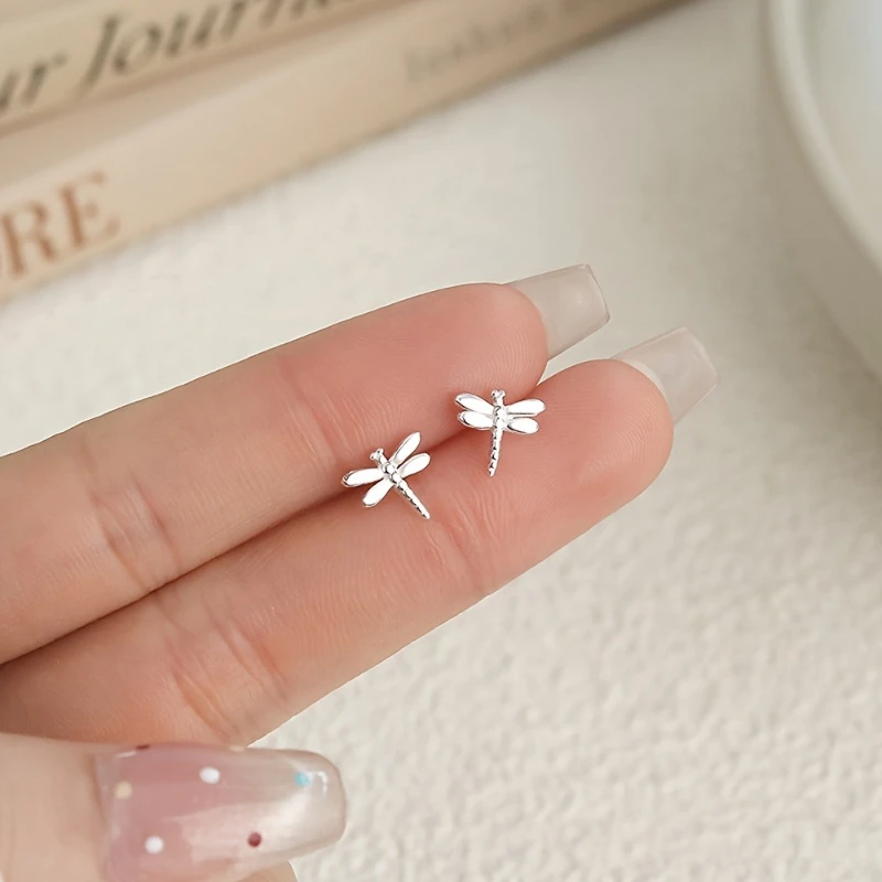 New Personalized and Creative Dragonfly Women's Earrings, Fashionable and Simple Design, Daily Versatile Accessories and Gifts