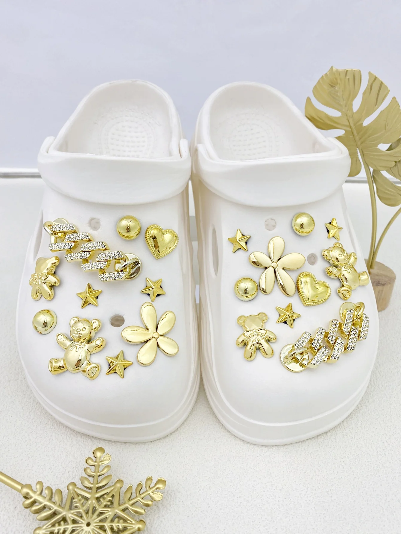 

20 pieces of golden diamond chain, golden bear, flower, love heart, five-pointed star, ABS pearl shoe buckle DIY decoration, sui