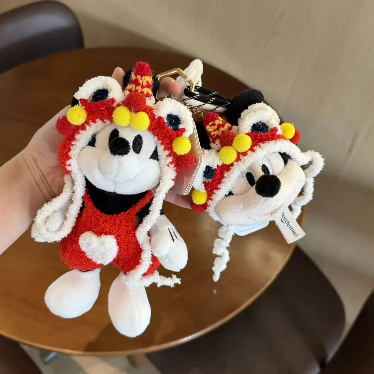 

Genuine Disney cute lion Mickey red plush bag pendant cartoon doll keychain pendant New Year's gift Bag charm