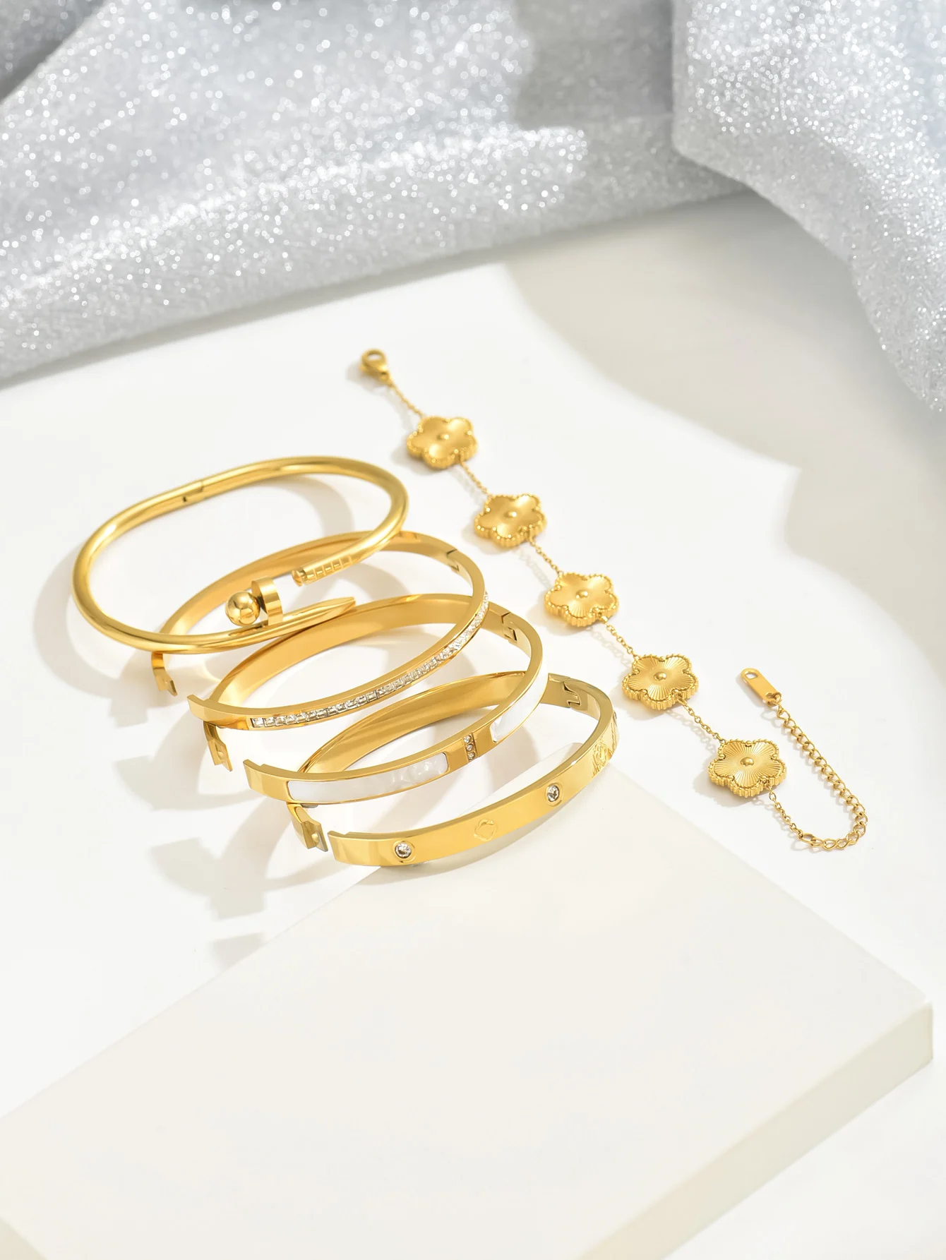 طقم ألماس ذهبي من الفولاذ المقاوم للصدأ سوار نسائي بأربع أوراق البرسيم، مجوهرات عصرية من الفولاذ المقاوم للصدأ، سوار على شكل زهرة بخمس أوراق