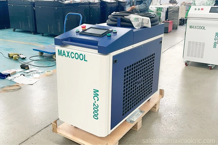 Portable Laser Cleaner 2000W 3000W Metal Rust Cleaning Hand Held Laser Cleaning Machine