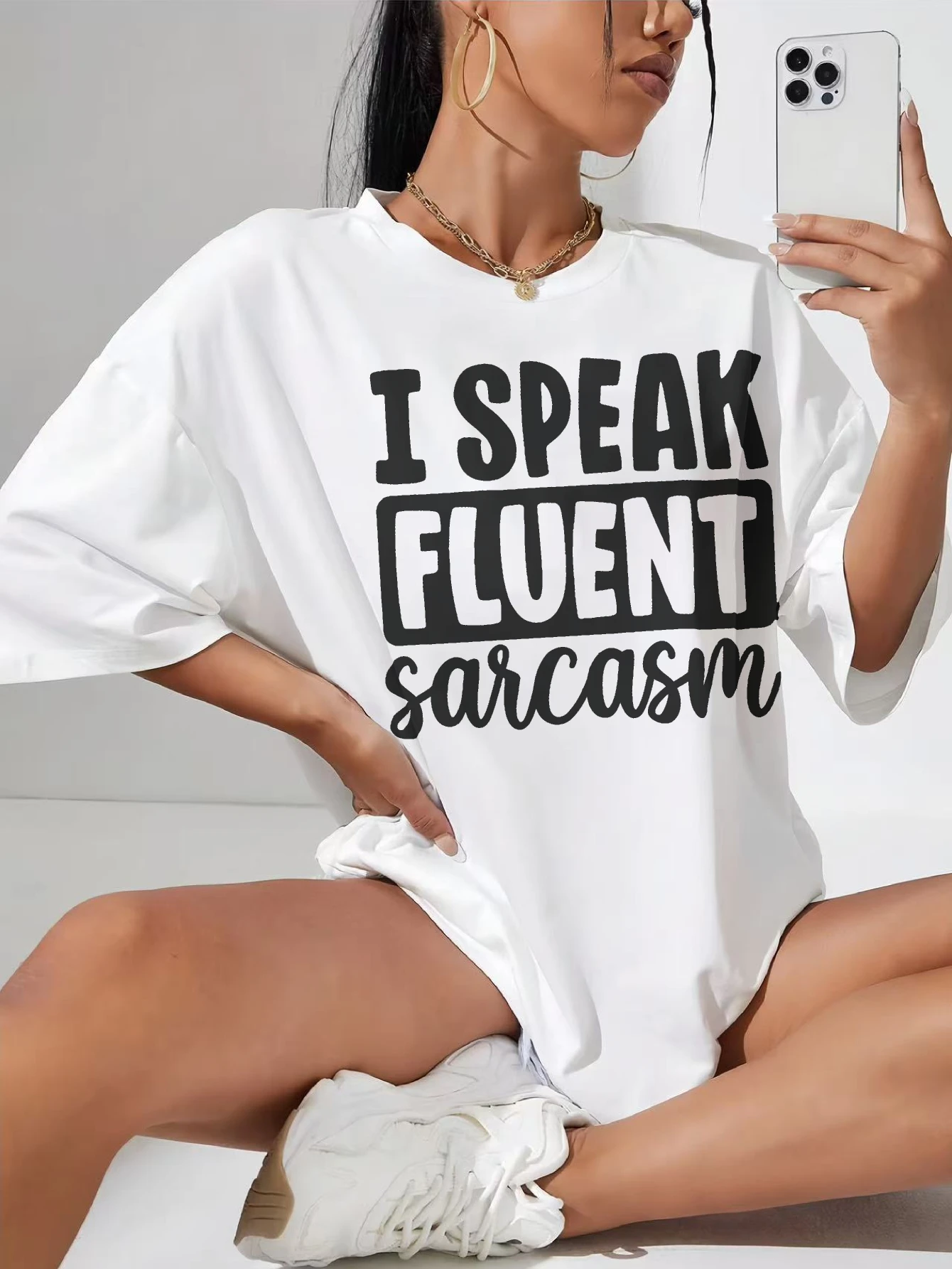 

I Speak Fluent Sarcasm Свободная белая женская футболка свободного покроя идеально подходит для горячих дней Повседневные летние мероприятия