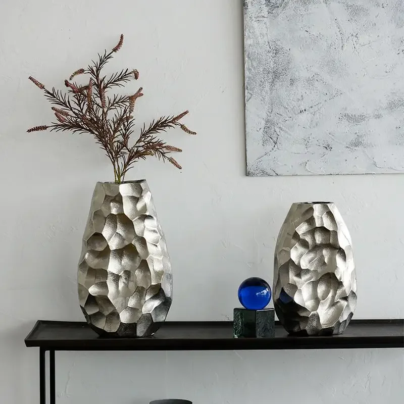 

gold metal hammer pattern vase ornament, sales office, model room, living room entrance flower arrangement ornament