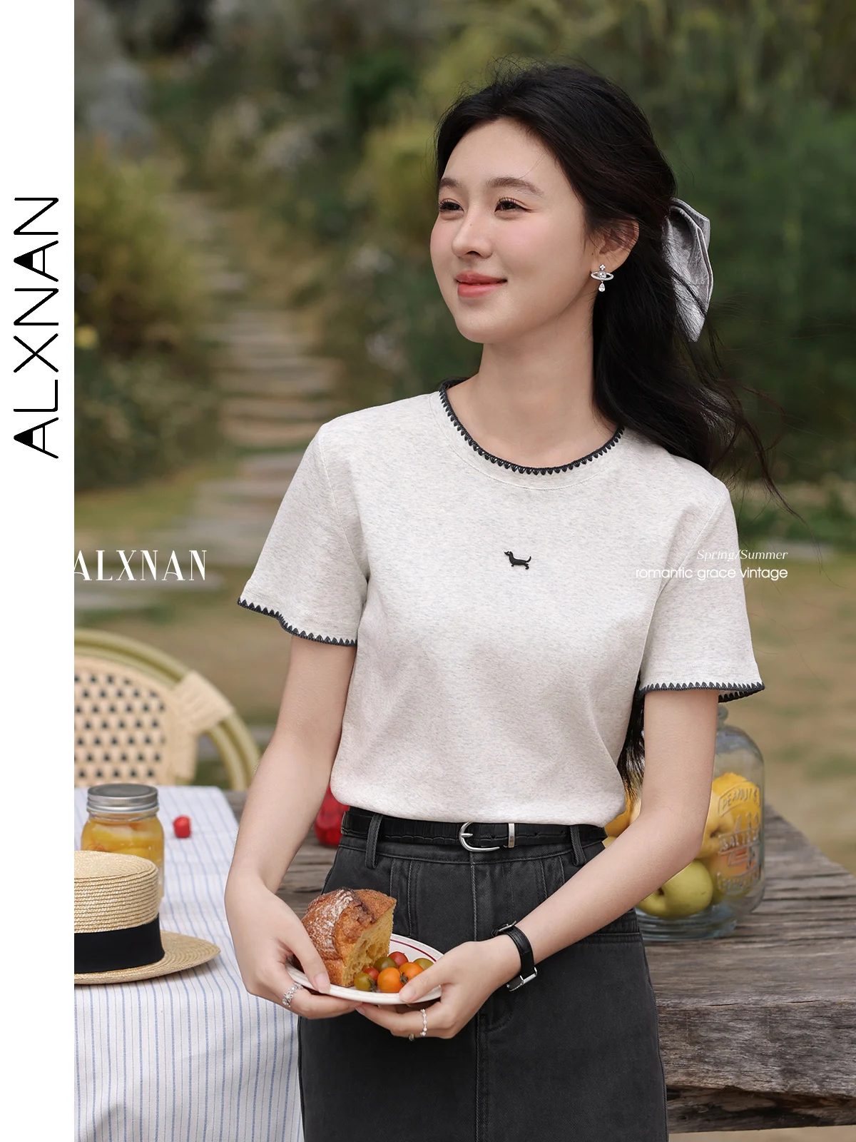 ALXNAN Dames Grijs T-shirt 2025, Zomer Borduren Korte Mouw T-shirt Elegant Katoen Kant Insert Chic Casual Top Dames L55132