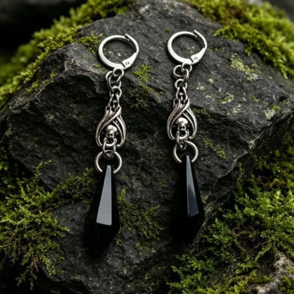 Gothic Vampire Bat Black Faceted Glass Prism Dangle Earrings for Women Halloween Party Dark Aesthetic Punk Leverback Ear Jewelry