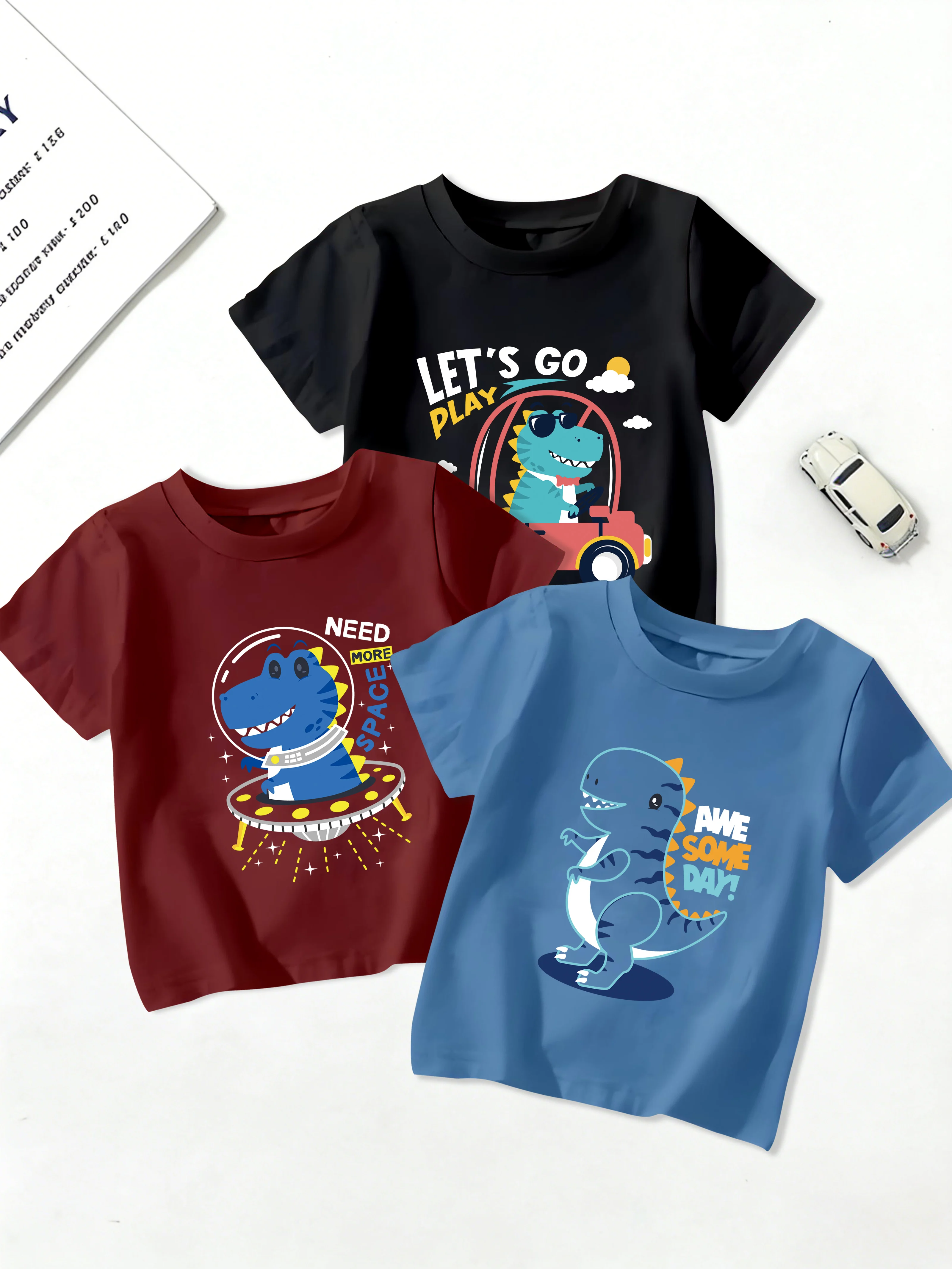 

3 предмета: летние футболки для мальчиков, повседневные, с круглым вырезом, с принтом мультяшных динозавров, космических кораблей и машин.