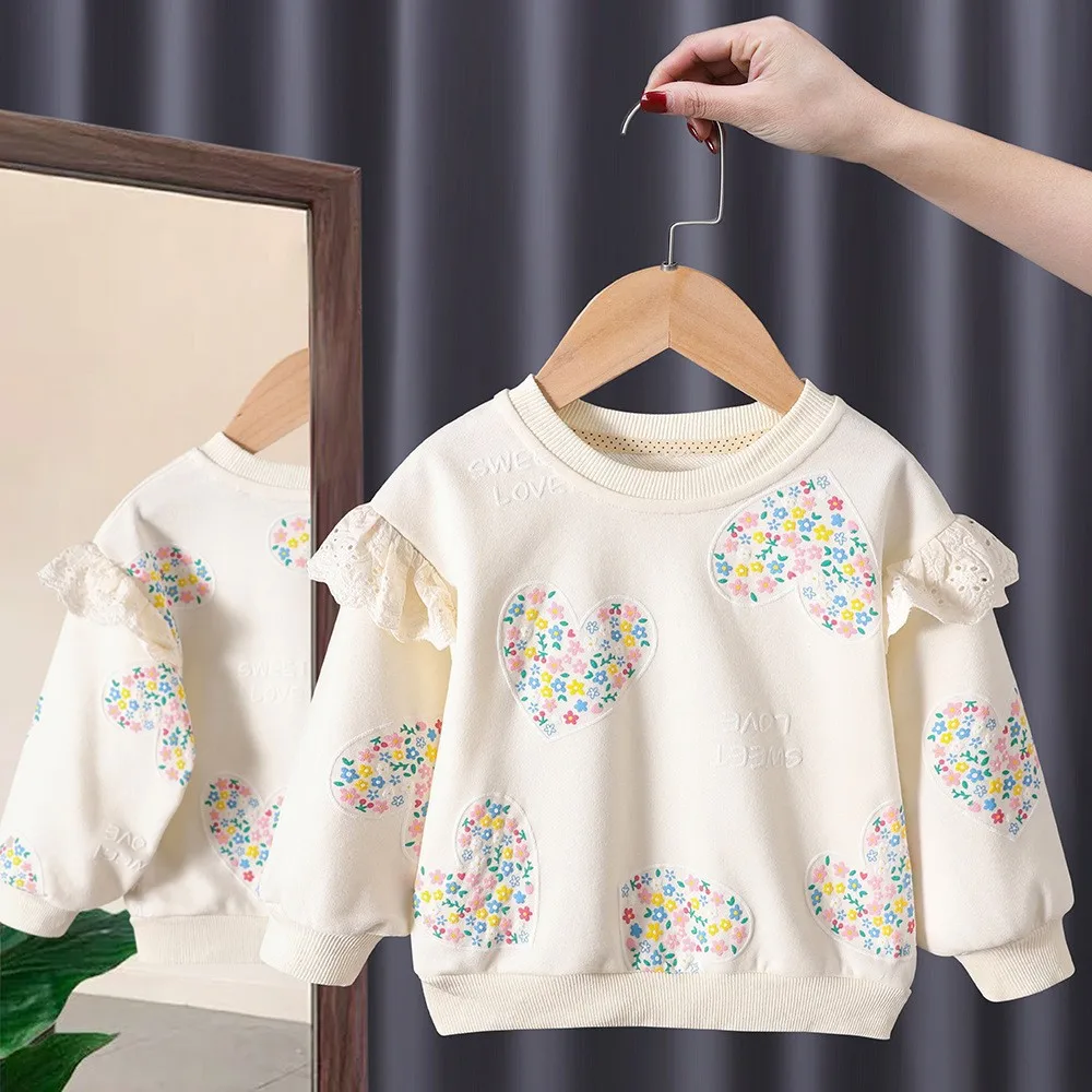 Kleines Mädchen Sweatshirt Herz gedruckt Hemd niedlichen koreanischen Stil T-Shirts weiche Baumwolle Spitze Ärmel Dekor Herbst Kinder Kleidung 1-8 Jahre