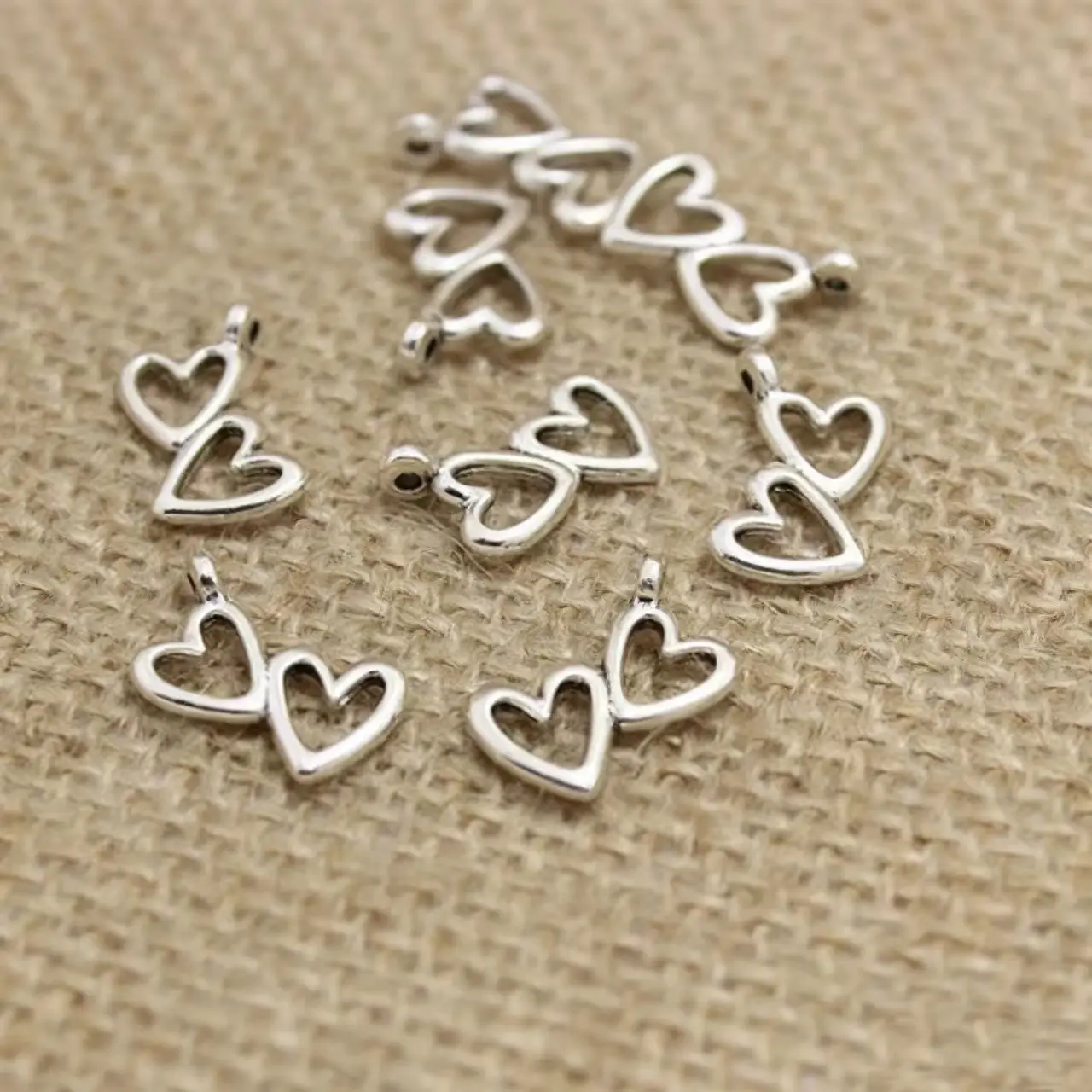 30Pcs/Lot 16*18mm Antiq Silver Color Exquisite Heart Shaped Charm for Necklace Keyring Pendant DIY Handmade Jewelry Accessories