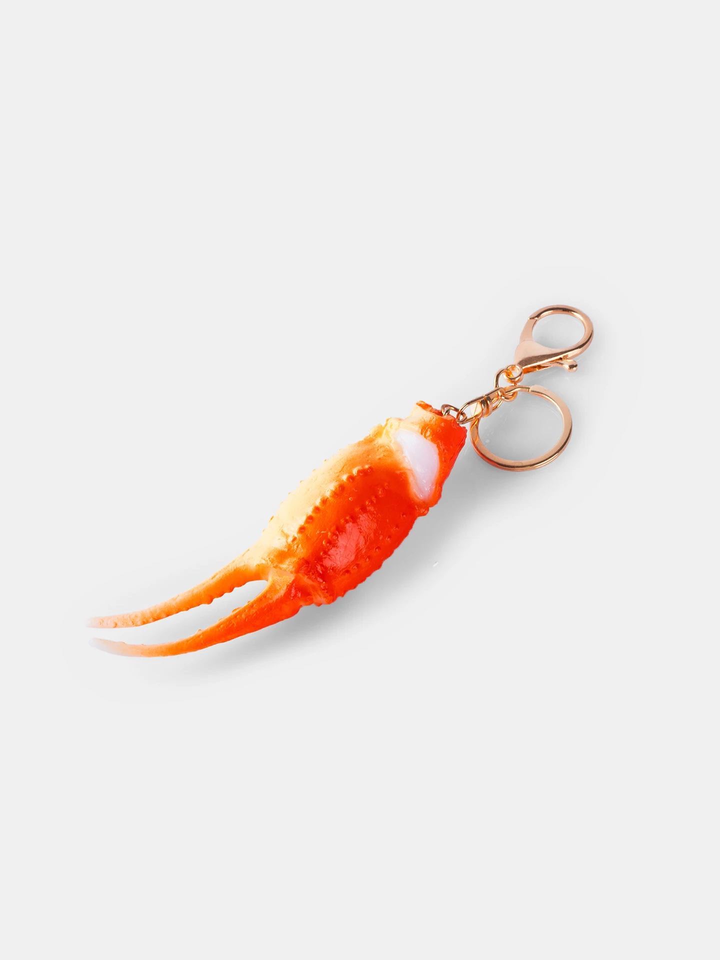 When you are bored, wrap yourself with a large crab claw to simulate a cooked crab horn keychain pendant