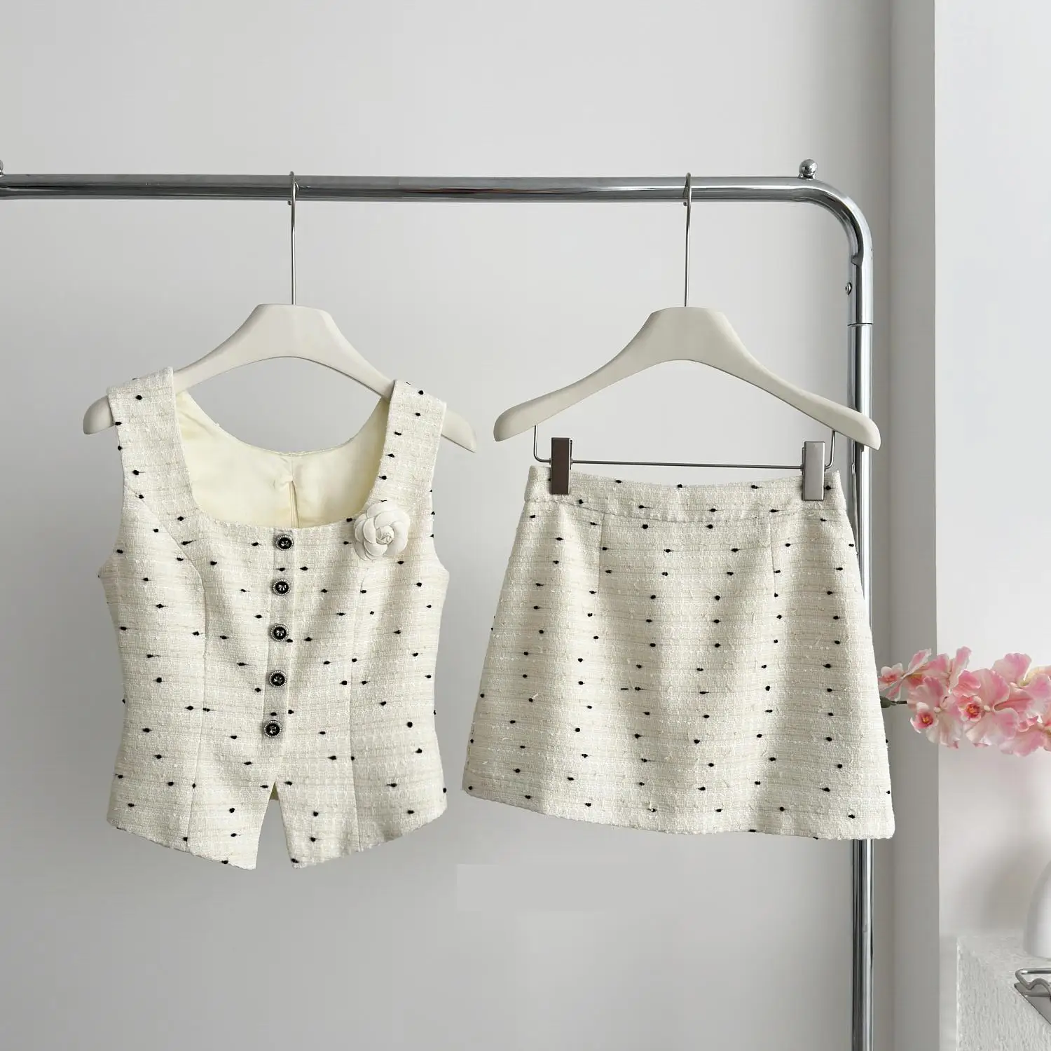 

Женский элегантный костюм с юбкой в горошек во французском стиле, женский костюм с квадратным вырезом, короткий жилет без рукавов + мини-юбка трапециевидной формы