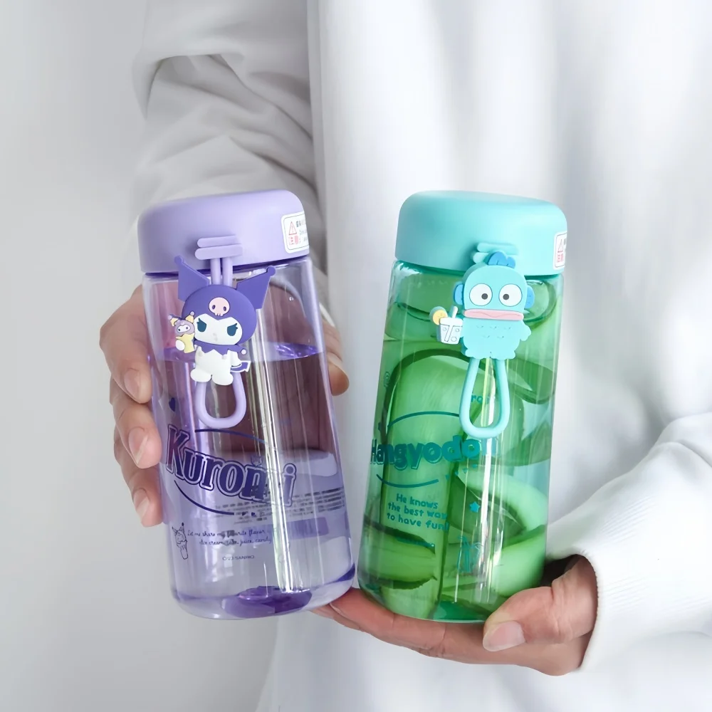 Melody Cinnamoroll Mini-Kompakt-Taschenbecher, Plastik-Wasserbecher, tragbares Trageband, Handwasserbecher, perfektes Geschenk