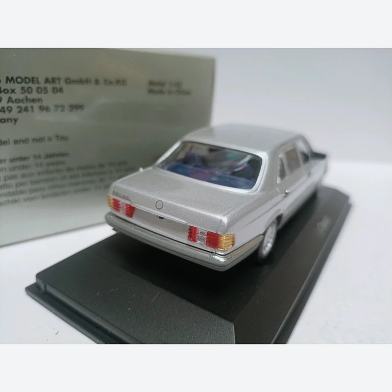 Minichamps 1/43 560SEL 1992 Berlina a quattro porte Modello di auto in lega Classici Regalo souvenir per adulti Display statico
