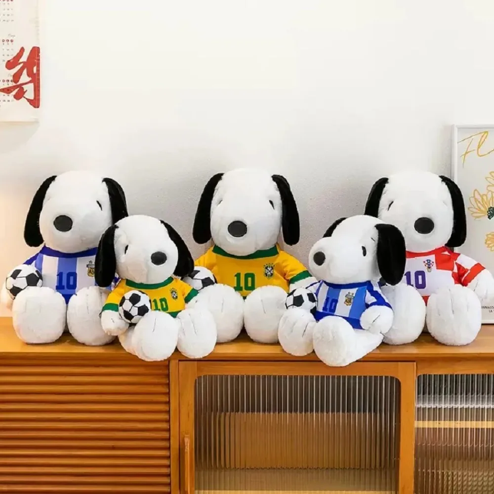 

New 35/50cm Kawaii Sports Snoopy Plush Toy Dog Doll Stuffed Animals World BEI Football Pillow Dog Doll Ornaments Room Decoration