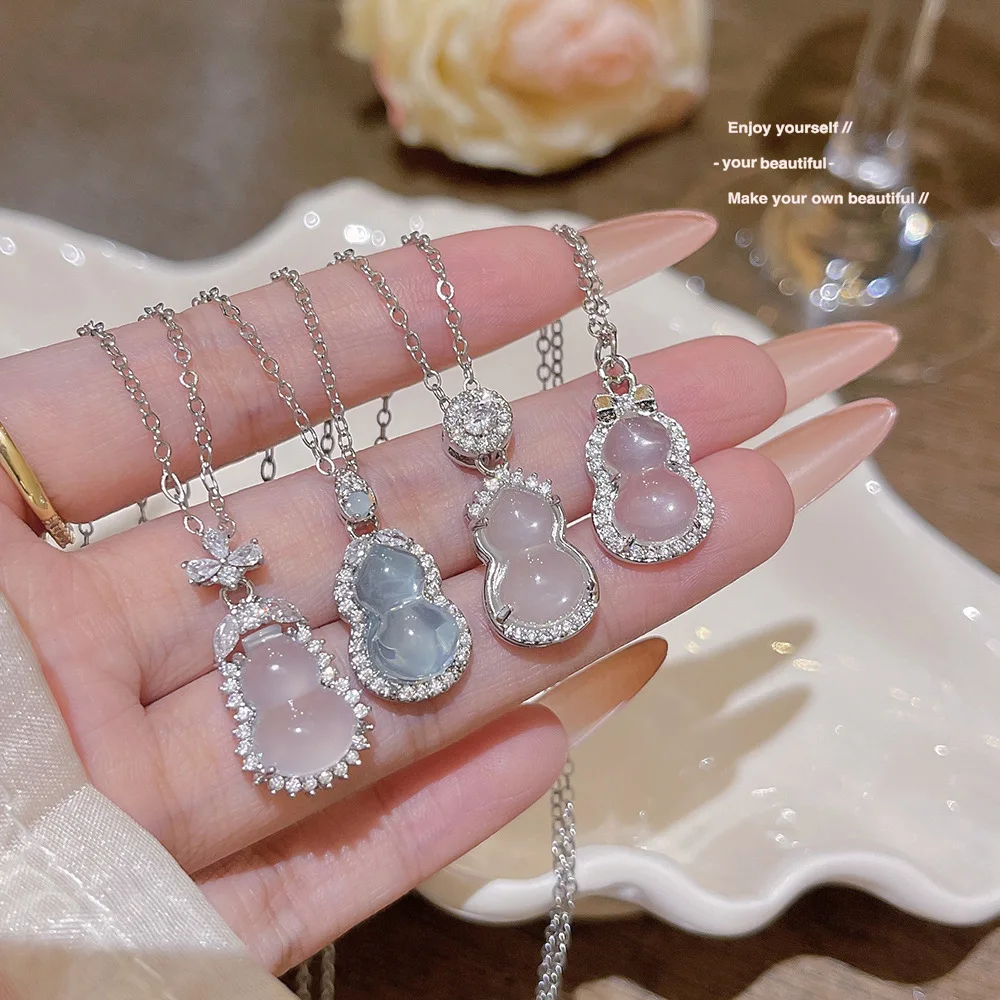 

Gourd Necklace Light Niche Temperament Imitation White Chalcedony Pendant Jewelry Women's High-end Collarbone Chain