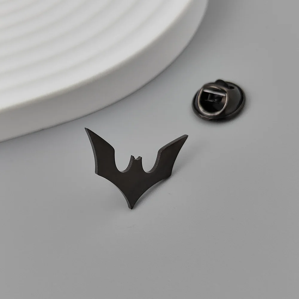 Dark Bat gold-plated badge, suit lapel pin stainless steel black, women\'s anti-exposure button, men\'s brooch