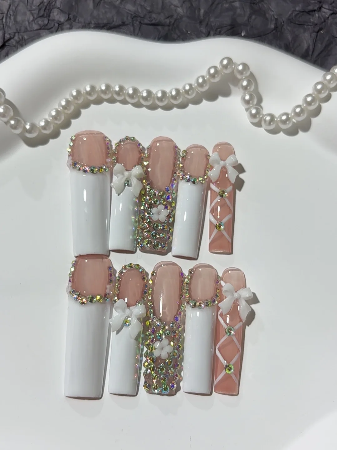 

Line Bow with Diamond Water Pipe Style Fashionable Manicure (M062)