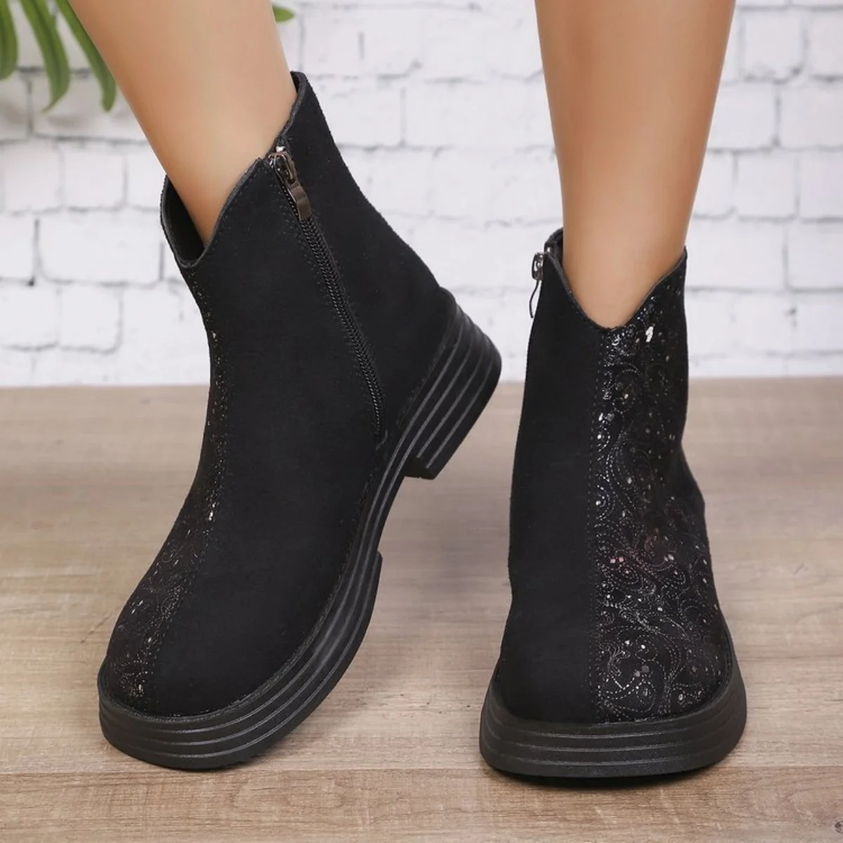 

2025 New cross-border trade large-sized fashionable, trendy, versatile and durable women's short boots with side zippers