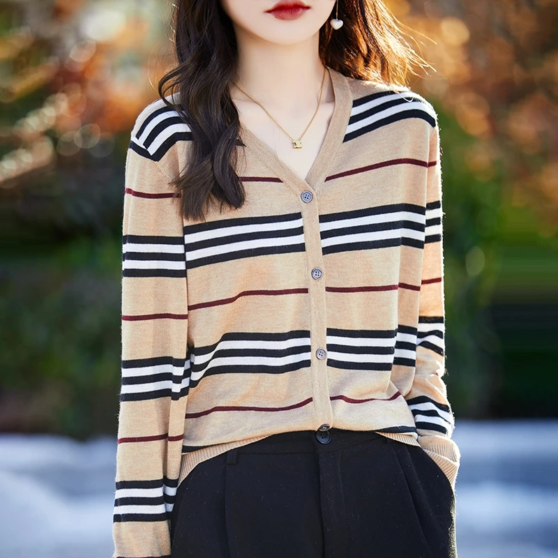 24 Spring Summer New Knitted Cardigan Women's V-Neck Long Sleeved Fine Lmitation Wool Plaid Spliced Fashion Thin Knitted Top