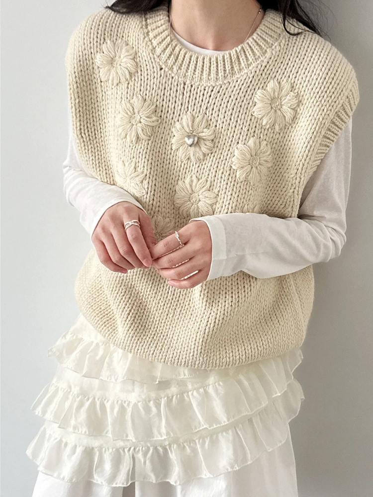 

Kalamet Women Floral Wool Blended Sweater Vest Sleeveless Crew Neck Vintage Layering Knit Vest Korean Style Outfits