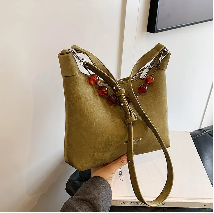 

Большая модная женская сумка через плечо из искусственной кожи на молнии, новинка 2024, Высококачественная вместительная портативная городская сумка, Лидер продаж, однотонная сумка через плечо