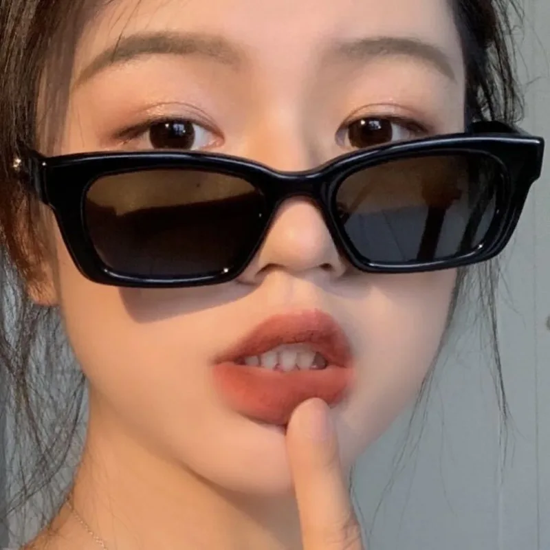 Neue bunte quadratische Sonnenbrille mit kleinem Rahmen, weibliche koreanische Version des Net Celebrity Same Style Street Shooting