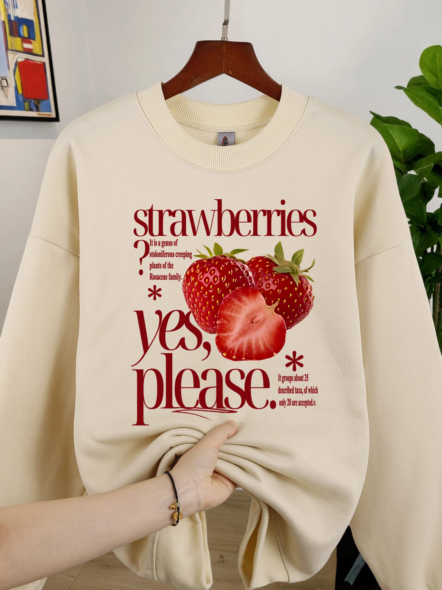 เสื้อสเวตเชิ้ตลายผลไม้สตรอว์เบอร์รี คอกลม สไตล์ลำลอง สำหรับผู้หญิง ใส่สบายๆ ทรงหลวม เหมาะกับฤดูใบไม้ร่วง ผ้าฟลีซ เหมาะสำหรับใส่เล่นกีฬาหรือใส่เที่ยว