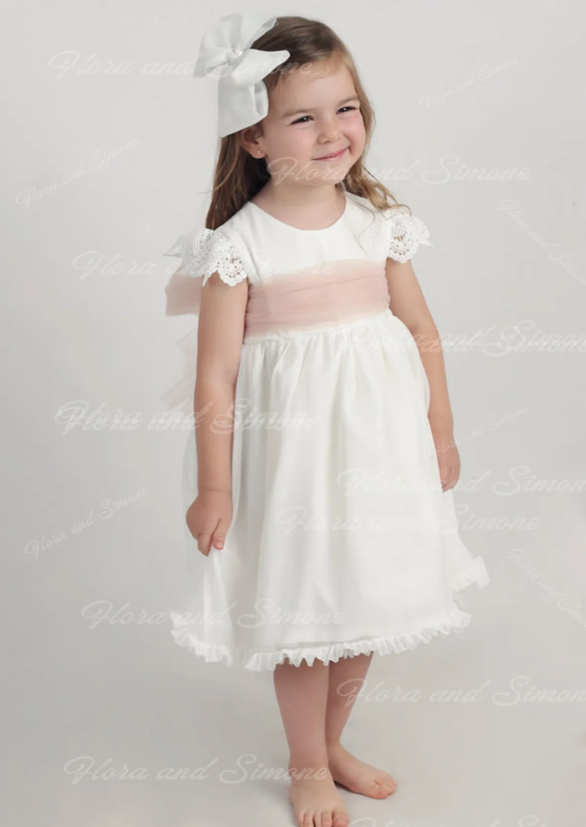 Customized Elegant short sleeves Lace Splicing Flower Girl Dresses For First Communion Wedding Ceremonies Holiday Celebrat