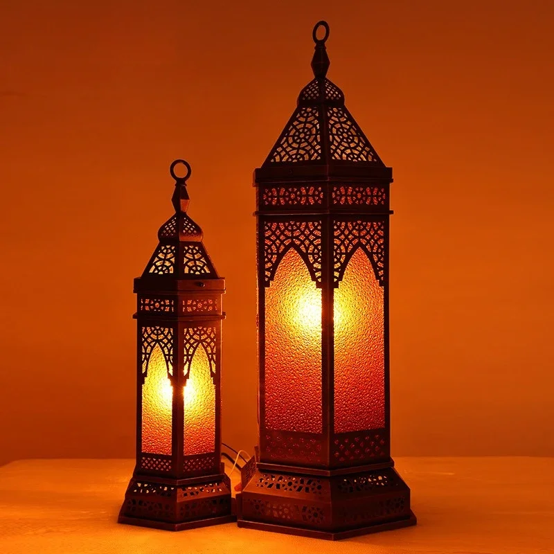 مصباح أرضي مجوف عتيق، جميع النحاس، مصباح أرضي لمقهى الفندق فيلا
