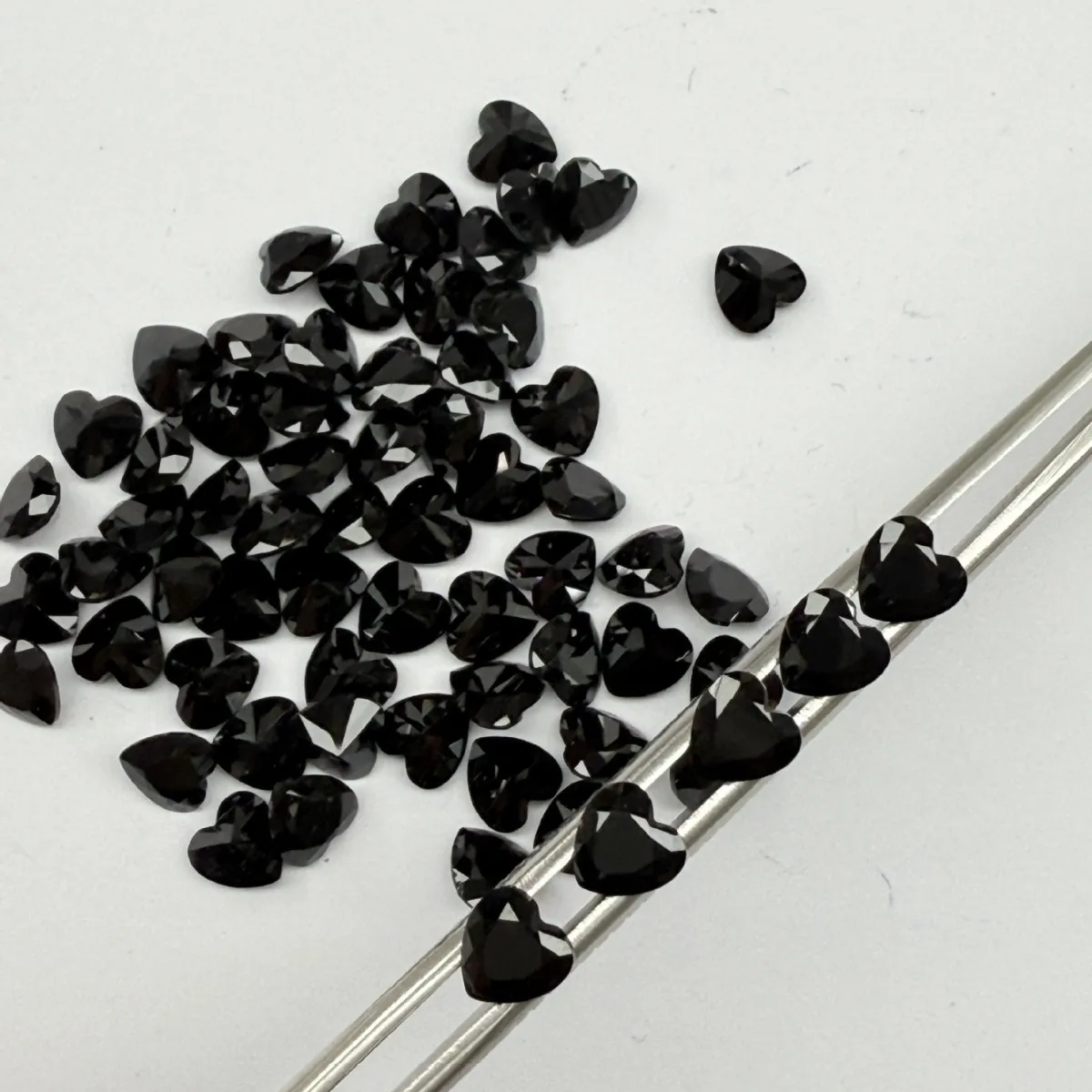 Wholesale 10pcs/pack Genuine Black Spinel Bead Brilliant-cut Cabochon 3mm 4mm 5mm 6mm Hearts Gemstone Ring Face For Jewelry