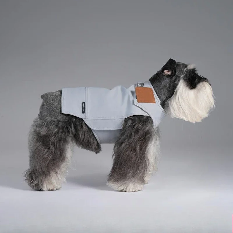 

One-piece structure outdoor vest