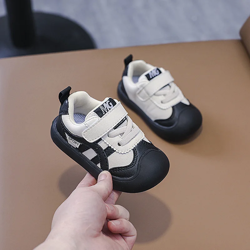 

New Kids Sports Shoes Non-slip Breathable Sneakers Lace Up Hook and Loop Children Casual Shoes Lightweight Soft Sole Sneakers