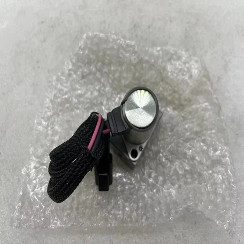 Válvula piloto de bomba hidráulica de válvula solenoide 702-21-57500 702-21-57600 702-21-55901 para piezas de excavadora PC200 PC220