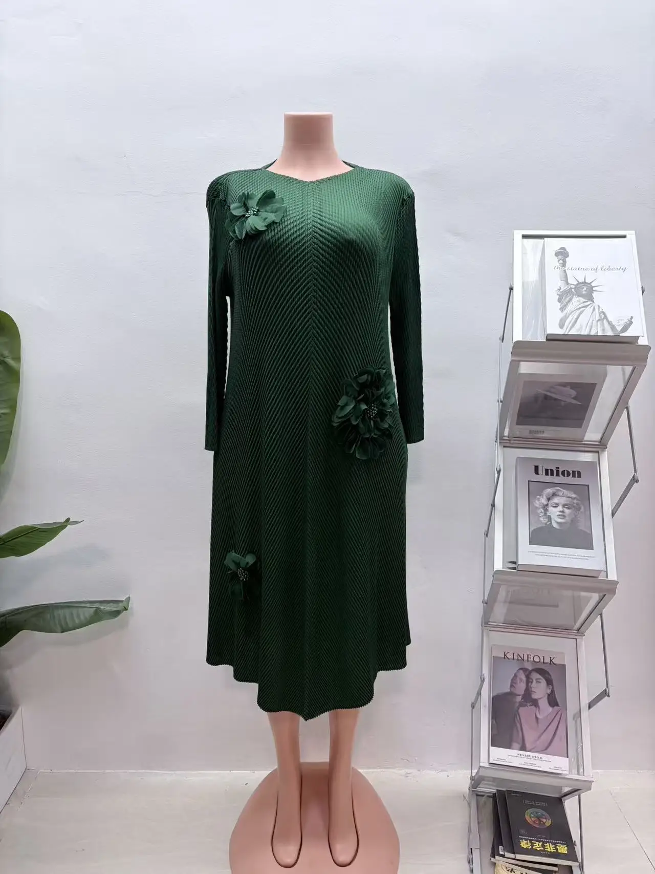 Miyake Design Sense 2025 Autumn Winter New Fish Scale Pleated Thin Pleated Dress Fashion Temperament Versatile Long Dress Women