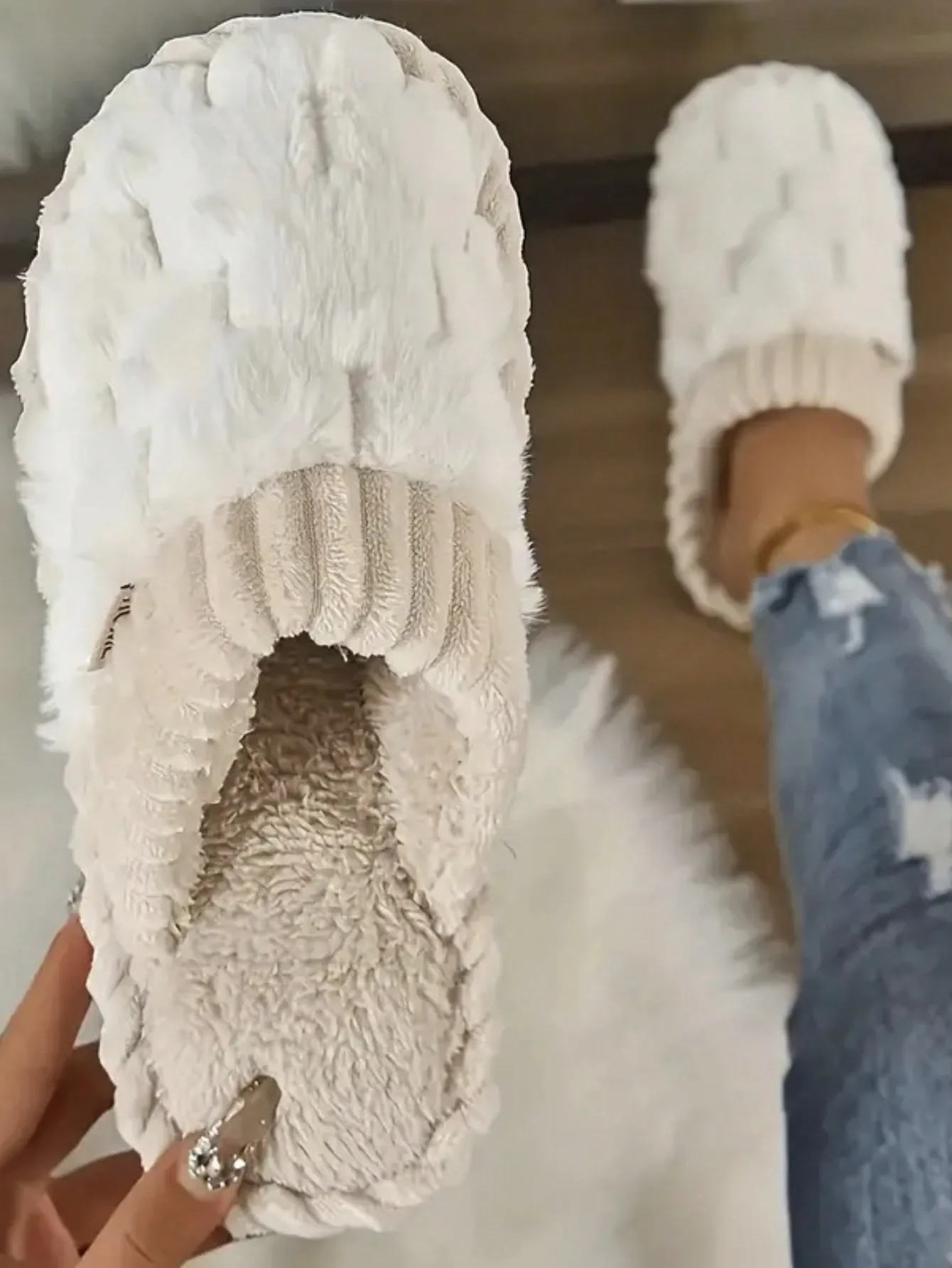 

Зимние плюшевые противоскользящие домашние тапочки для взрослых и детей