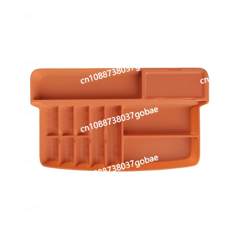 

Нижний отсек багажника модифицирован специальным отсеком для хранения автомобильных принадлежностей.