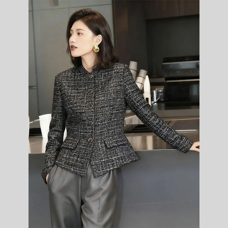 เสื้อแจ็คเก็ตผู้หญิงสำหรับฤดูใบไม้ผลิและฤดูใบไม้ร่วง ดีไซน์โดดเด่น สวยงาม ทันสมัย มีสไตล์ ให้ความรู้สึกหรูหรา ดูดี มีกลิ่นอายแบบชุดสูท