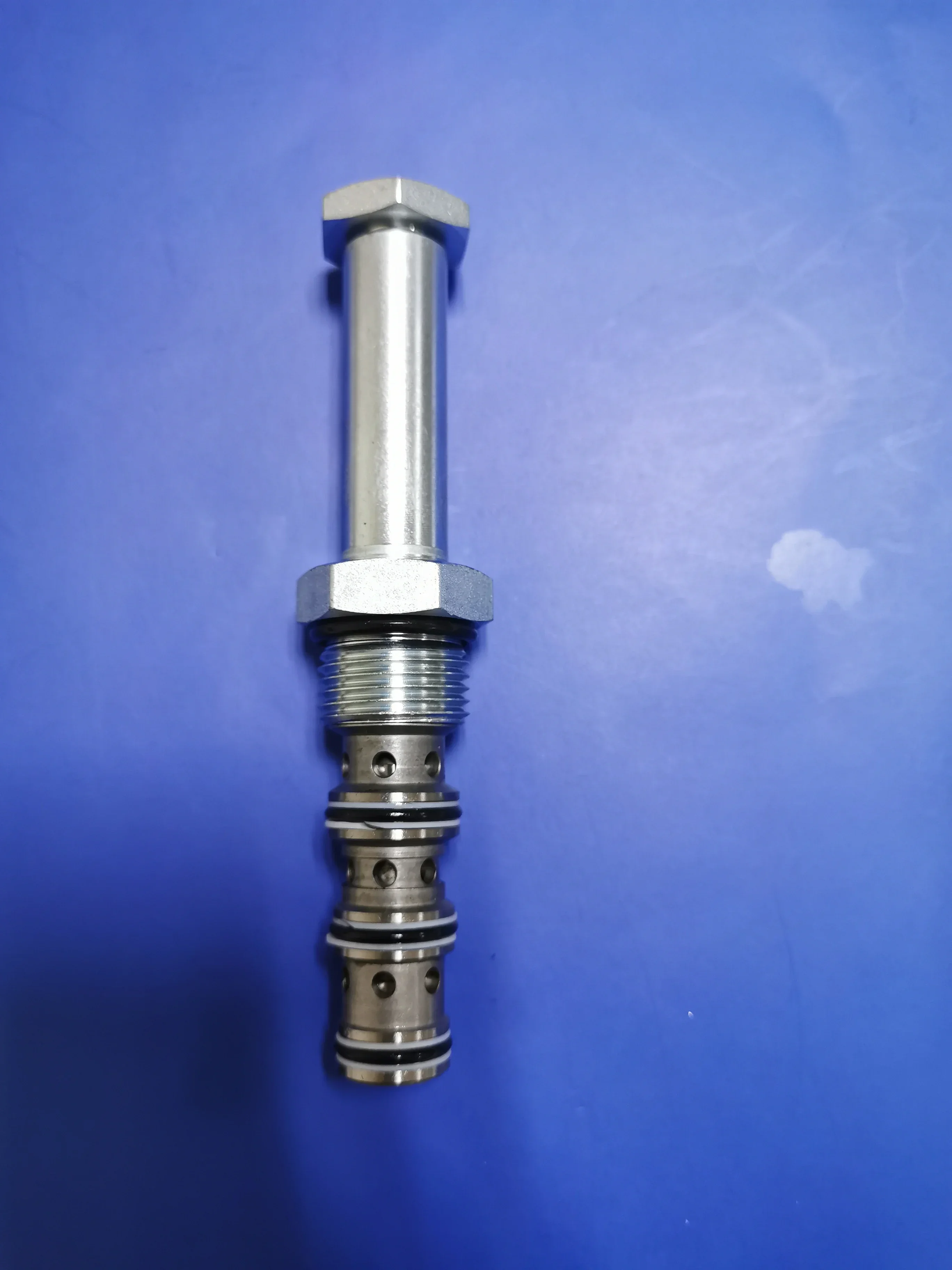 

DHF10-241 solenoid valve SV10-40 two position four-way threaded plug-in hydraulic directional valve hydraulic accessories